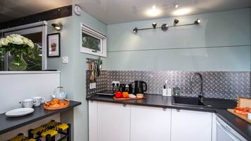 Microwave, stovetop, dishwasher, coffee/tea maker