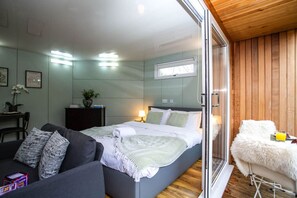 1 bedroom, iron/ironing board, free WiFi, bed sheets - Stylish Harrogate Studio with Huge Garden (North Yorkshire)