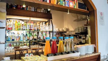 Frokostbuffé hver dag (EUR 12 per person)