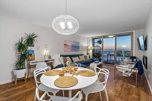 Fernseher, Kamin, Arbeitsbereiche