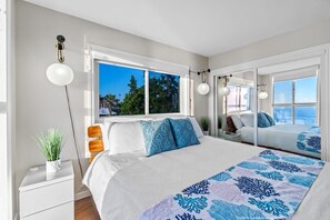 2 bedrooms, desk, travel crib, WiFi