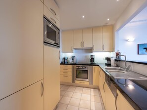 Apartment | Private kitchen - Beachside Break in Knokke (Knokke-Heist)