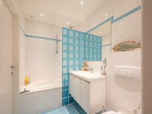 Apartment | Bathroom - Beachside Break in Knokke (Knokke-Heist)