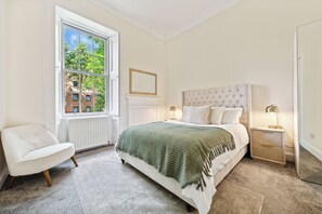 5 bedrooms, desk, iron/ironing board, travel cot