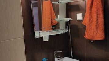 Appartement, 1 slaapkamer, balkon, uitzicht op bergen | Badkamer