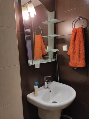 Appartement, 1 slaapkamer, balkon, uitzicht op bergen | Badkamer