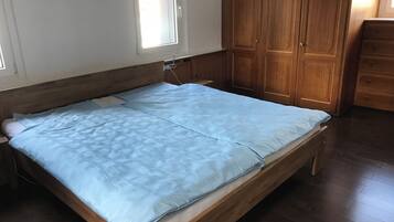 3 Schlafzimmer, Schreibtisch, Bügeleisen/Bügelbrett, kostenloses WLAN