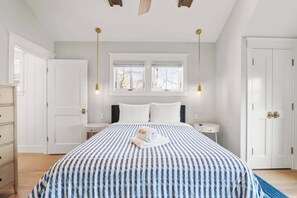 3 Schlafzimmer, Schreibtisch, Bügeleisen/Bügelbrett, WLAN