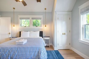 3 bedrooms, desk, iron/ironing board, WiFi