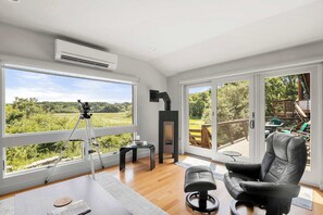 Fernseher, Kamin, Arbeitsbereiche