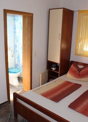 Familienapartment, Blick auf den Innenhof | Kostenloses WLAN, Bettwäsche