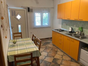 Basic Apartment, Courtyard View | In-room dining - Apartments Pranic (Vir)