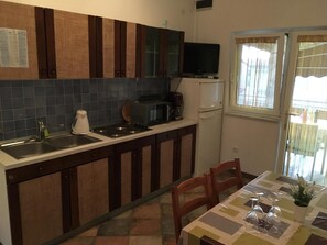 Comfort Apartment, Courtyard View | In-room dining - Apartments Pranic (Vir)
