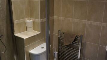 Serviettes fournies, papier toilette