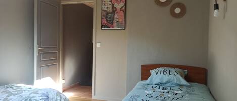 2 slaapkamers, reisbedje, wifi, beddengoed