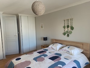 2 Schlafzimmer, Reisekinderbett, WLAN, Bettwäsche