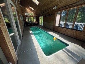 Indendørs pool, opvarmet pool