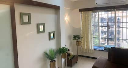 Cozy Top-Floor Apartment with Sea Breeze