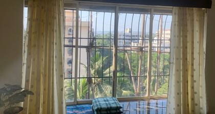 Cozy Top-Floor Apartment with Sea Breeze