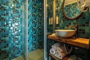 Panoramic Suite, Balcony, Sea View (Terevintos) | Badrum | Hårtork, handdukar, tvål och schampo