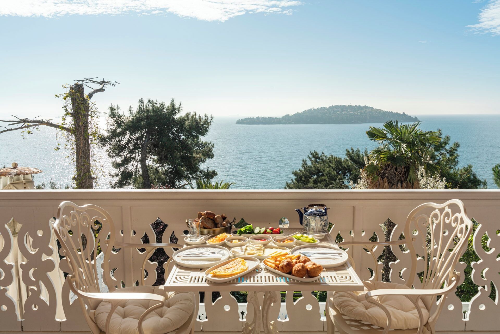 Free daily local cuisine breakfast