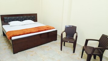 Room, 1 Double Bed, Non Smoking, Private Bathroom | Soundproofing, iron/ironing board, free WiFi