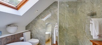 The Old Smokehouse: Central, Bohemian Room