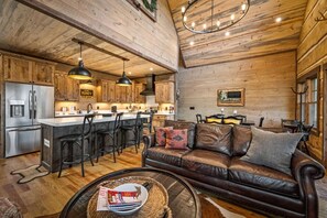 Fernseher, Kamin, Bücher
