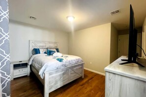 3 habitaciones, tabla de planchar con plancha, wifi y ropa de cama 