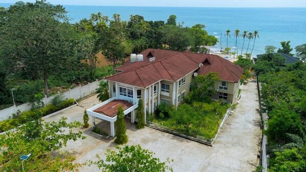 Front of property - COMPANERO RESORT (Bureh Town)