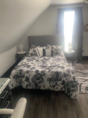 2 多间卧室、熨斗/熨衣板、WiFi、床单