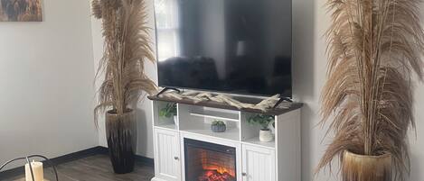 Smart TV, fireplace
