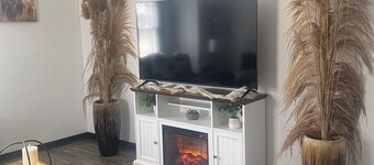 Charming 2-bedroom apartment with WiFi, AC in Wabash.