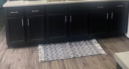 Charming 2-bedroom apartment with WiFi, AC in Wabash.
