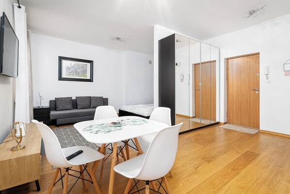 Studio Suite | Iron/ironing board, free WiFi