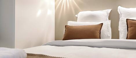 2 bedrooms, laptop workspace, iron/ironing board, bed sheets