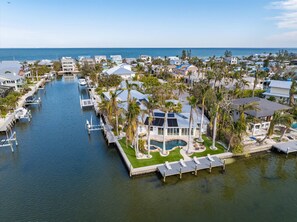 Marina - Mintfish: Luxury canal-front w/heated pool, hot tub, docks, and water views (Anna Maria)