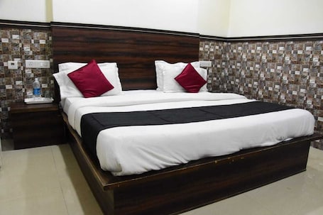 Deluxe Double Bed Room AC | Free WiFi
