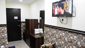 Deluxe Double Bed Room AC | Truy cập Internet không dây miễn phí 