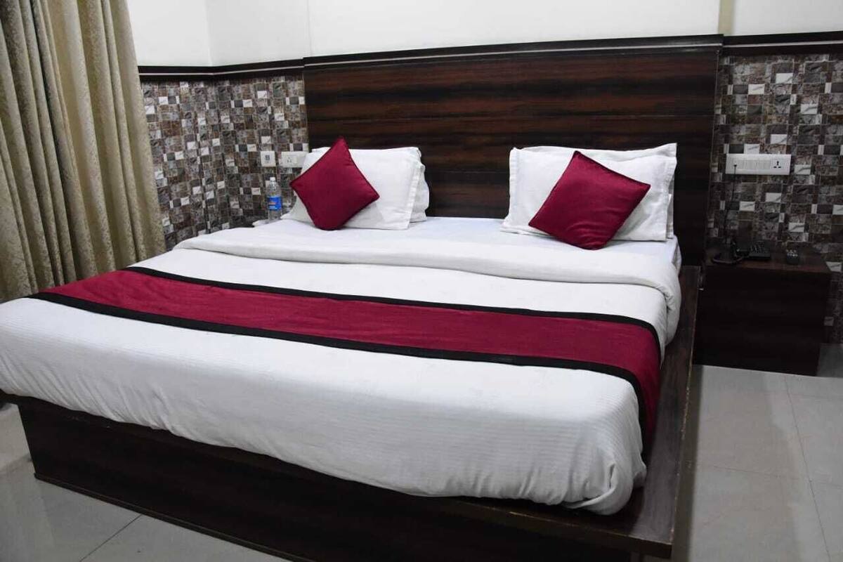 Deluxe Double Bed Room AC | Truy cập Internet không dây miễn phí