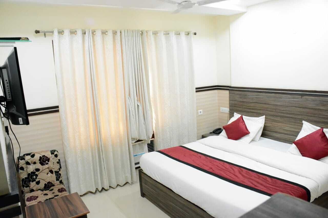 Deluxe Double Bed Room AC | Free WiFi