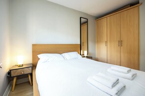 2 habitaciones, tabla de planchar con plancha y wifi gratis 