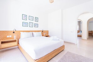 4 bedrooms, iron/ironing board, free WiFi, bed sheets