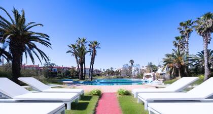 Villa with Swimming Pool in Golf Resort
