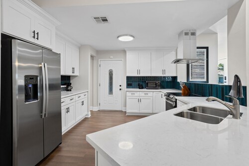 Modern 3 Bedroom Home with Pool