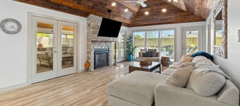 4 Bedroom Home with Pool