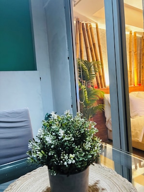 1 bedroom, bed sheets
