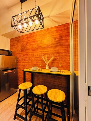 Interior - Cozy 1-bedroom apartment in pleasant Parañaque with AC (Parañaque)