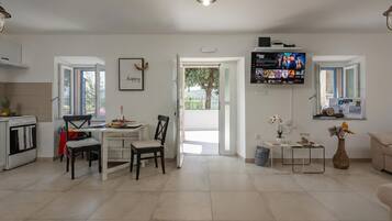 Family House, 3 Bedrooms, Balcony (Harmony House Vito) | Dining