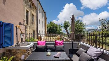 تناول الطعام بالخارج